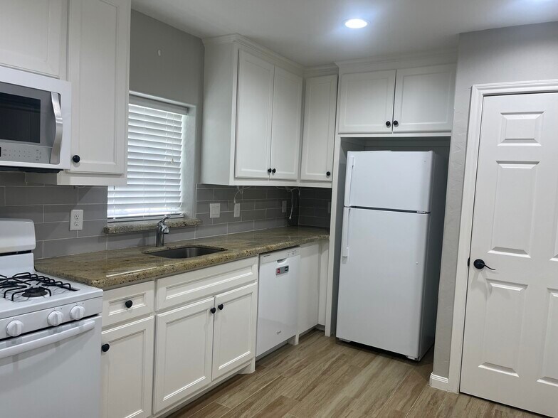 More Photos Of 715 Kane St, Tomball Office Residential For Lease