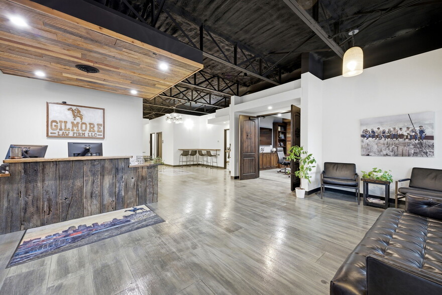 More Photos Of 326 SE Douglas St, Lees Summit Office For Sale