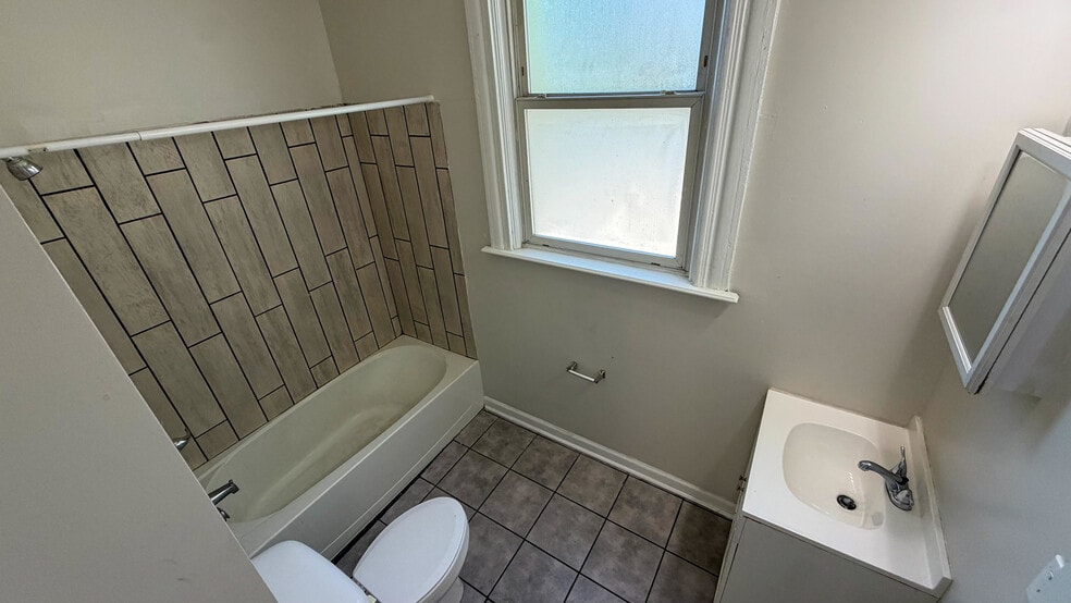 More Photos Of 275 McCormick Pl, Cincinnati Apartments For Sale