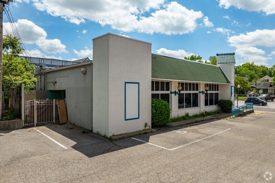 More Photos Of 1726 Poplar Ave, Memphis Medical For Sale