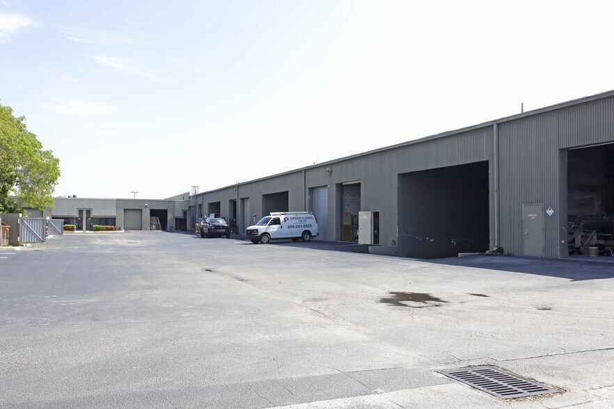 More Photos Of 410-442 S Military Trl, Deerfield Beach Warehouse For Lease