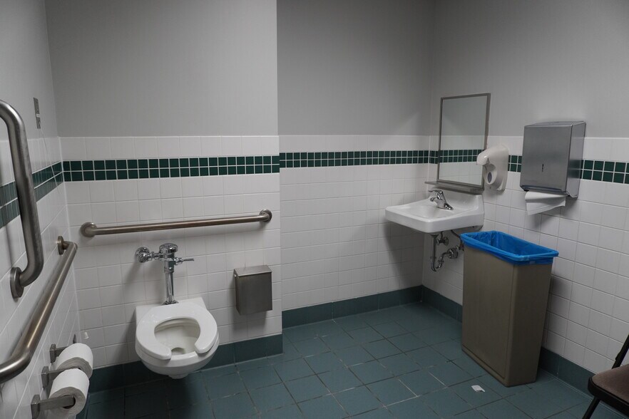 More Photos Of 3809 S 42nd St, Minneapolis Medical For Sale