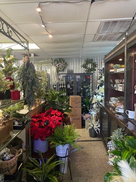 More Photos Of 1515 N Walnut Ave, New Braunfels Freestanding For Lease