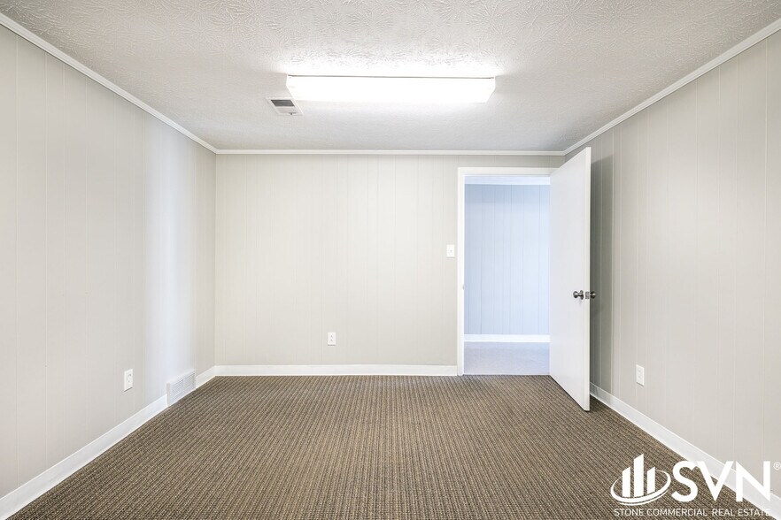 More Photos Of 821 Porter Pl, Lexington Warehouse For Lease