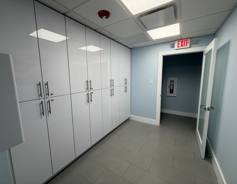 More Photos Of 61 Grand Canal Dr, Miami Office For Lease