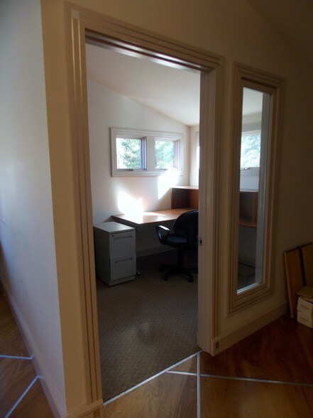 More Photos Of 1118 General Washington Memori Blvd, Washington Crossing Office For Lease