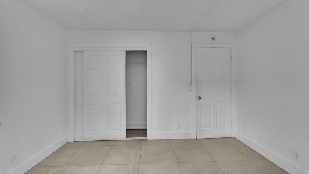 More Photos Of 715 Washington Ave, Lake Worth Apartments For Sale