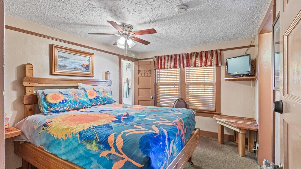 More Photos Of 295 N Main St, Glendale Hospitality For Sale