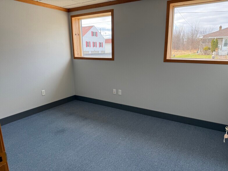 More Photos Of 223 N Seymour St, Fond Du Lac Manufacturing For Lease