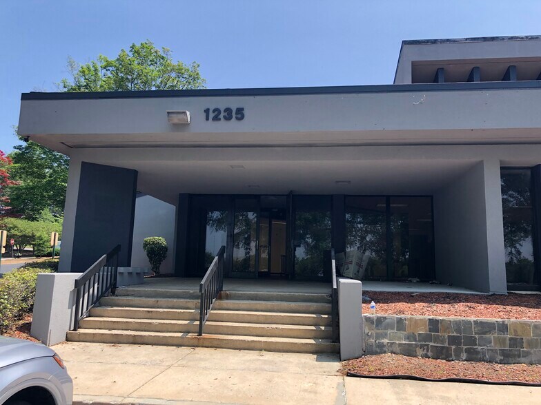 More Photos Of 1235 Southlake Cir, Morrow General Retail For Lease