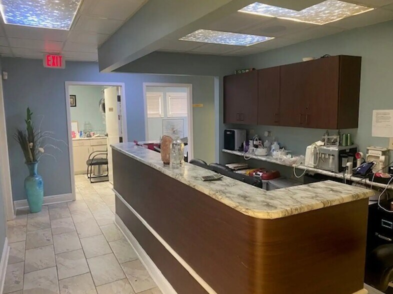 More Photos Of 10621 N Oak Hills Pky, Baton Rouge Medical For Sale