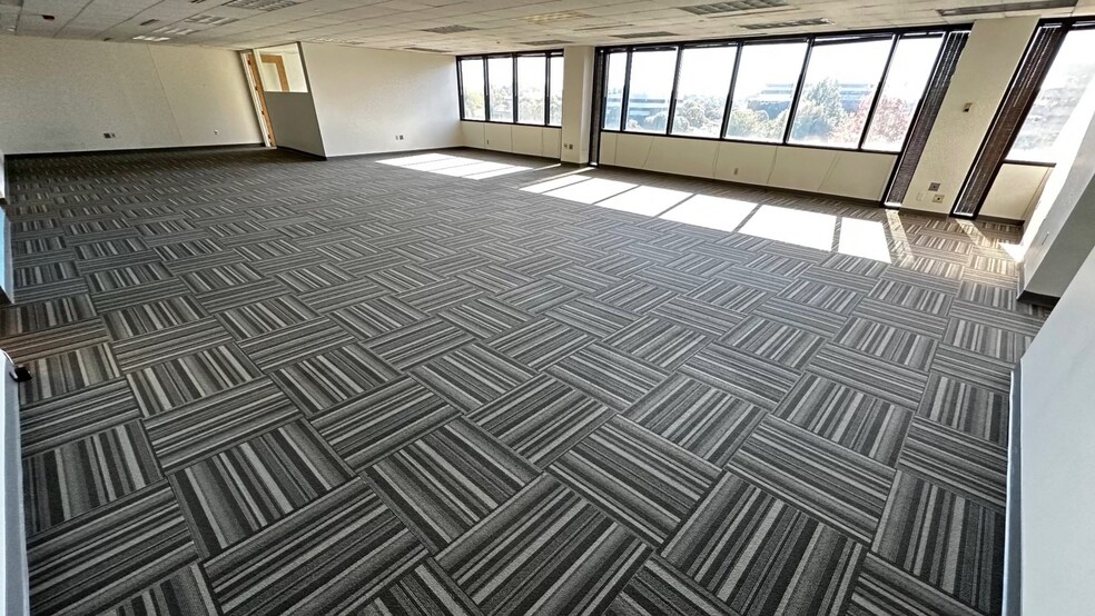 More Photos Of 750 Holiday Dr, Pittsburgh Office Residential For Lease