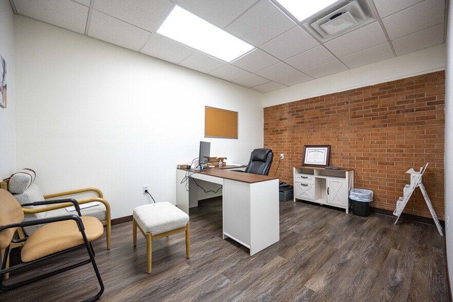 More Photos Of 1500 W Highway 6, Alvin Truck Terminal For Sale