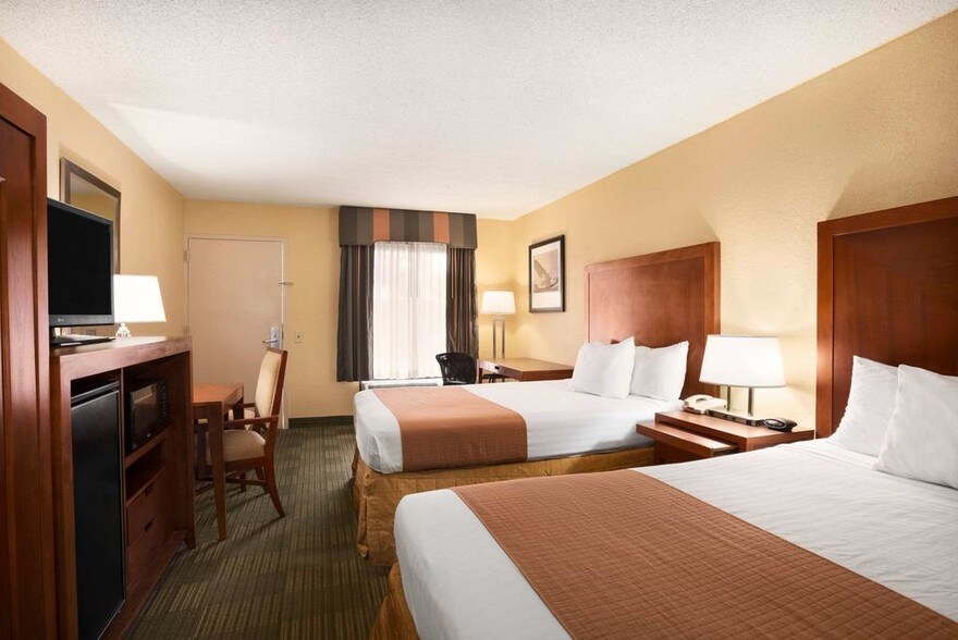 More Photos Of 1170 Airport Rd, Jacksonville Hotel For Sale