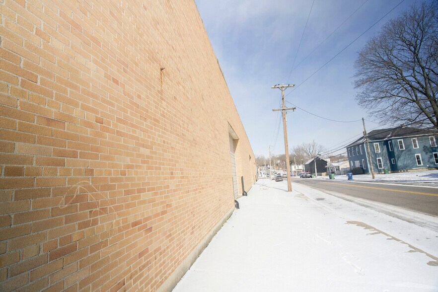 More Photos Of 221 S Walnut Ave, Sidney Warehouse For Sale