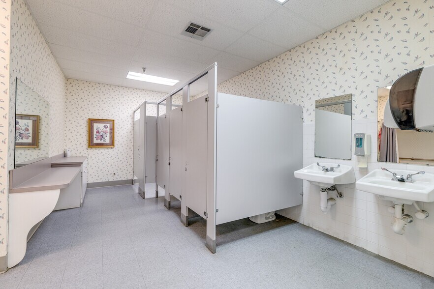 More Photos Of 401 Thomas Rd, West Monroe Medical For Lease