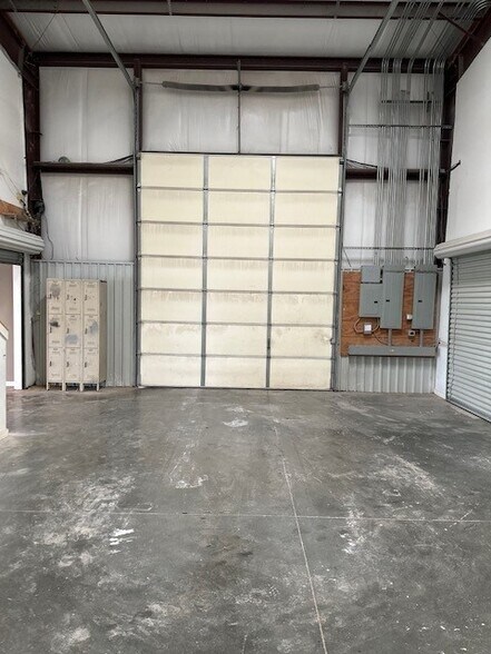 More Photos Of 6355 Boucher Dr, Edmond Showroom For Lease