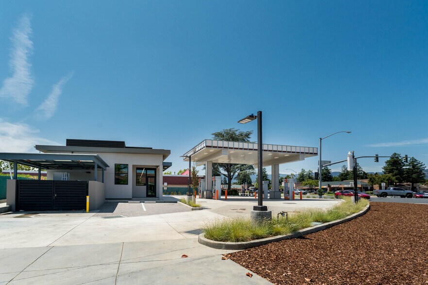 More Photos Of 10490 S De Anza Blvd, Cupertino Convenience Store For Sale