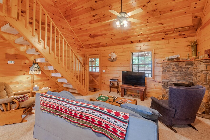 More Photos Of 15695 Highway 187, Eureka Springs Hotel For Sale