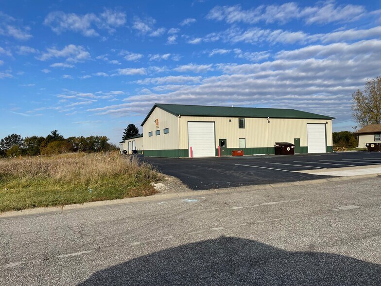 More Photos Of 275-291 Westmeadow Pl, Lowell Light Manufacturing For Lease