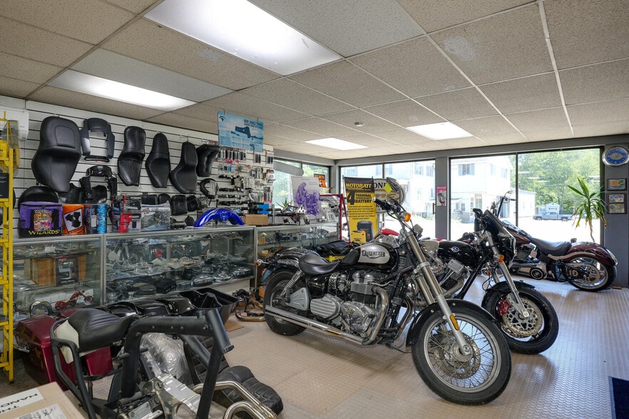 More Photos Of 89 Main St, Northborough Freestanding For Sale