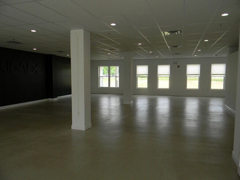 More Photos Of 195 Russell St, Hadley Medical For Lease
