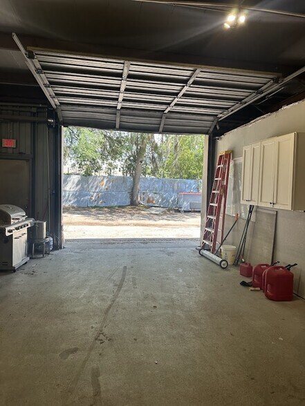 More Photos Of 201 NE 20th St, Ocala General Retail For Sale