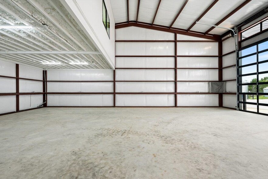 More Photos Of 451 Farrell Rd, Dripping Springs Light Distribution For Sale