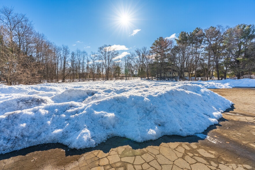 More Photos Of 861 Grand Ave, Schofield Bar For Sale