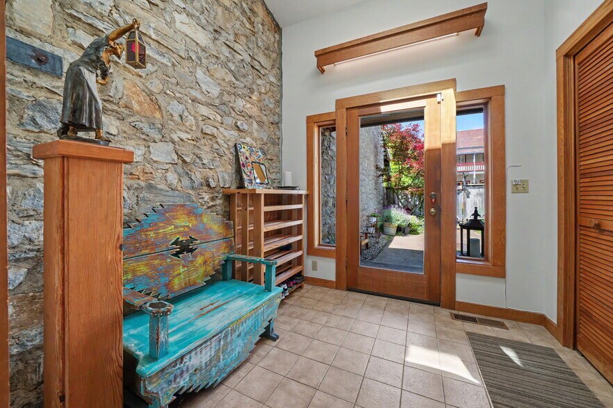 More Photos Of 21376 Consolation St, Volcano Specialty For Sale