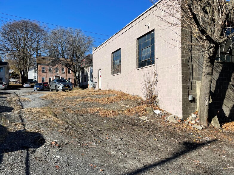 More Photos Of 375-379 North St, Middletown Auto Repair For Sale