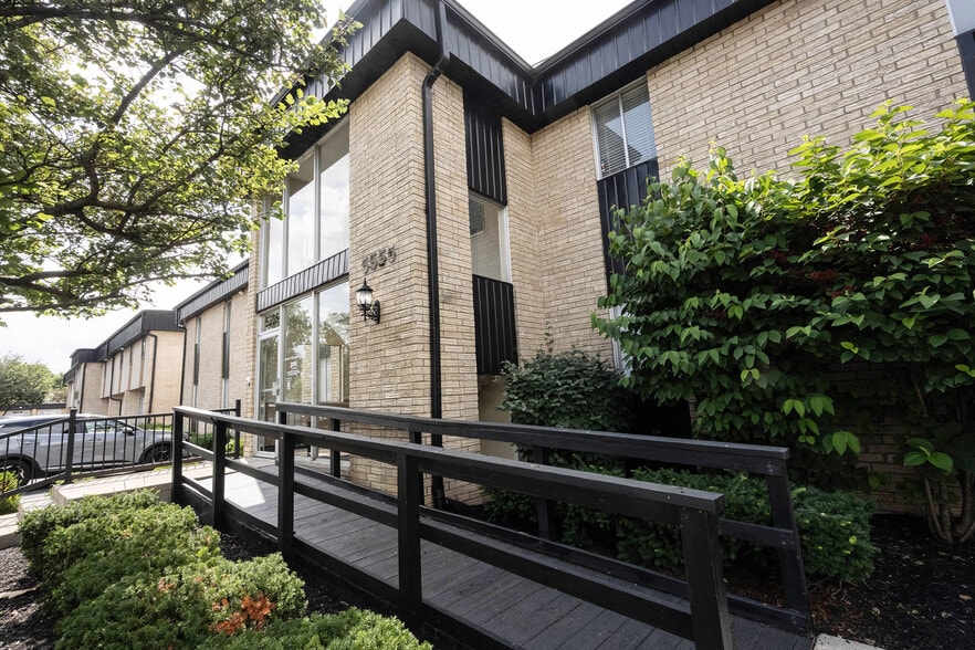 More Photos Of 5555 N Tacoma Ave, Indianapolis Office For Lease
