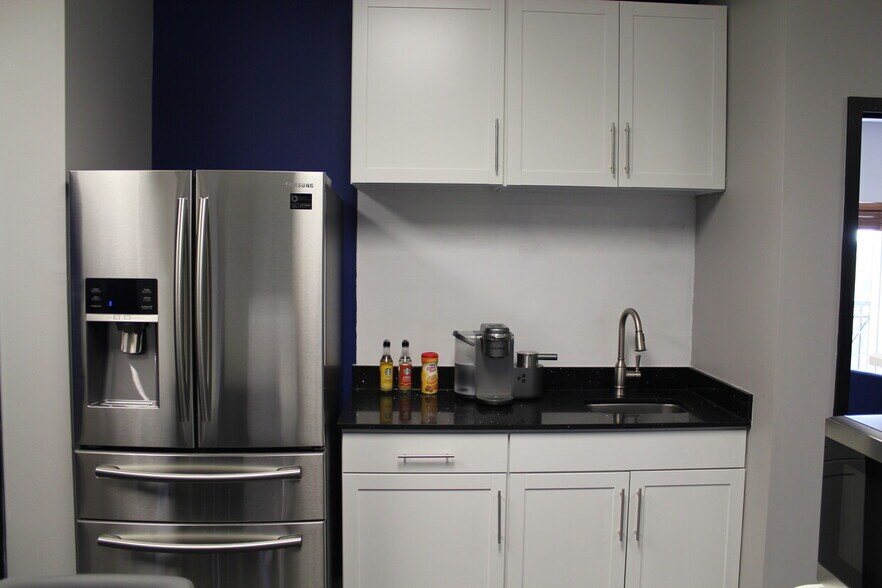 More Photos Of 2295 S Hiawassee Rd, Orlando Office For Sale