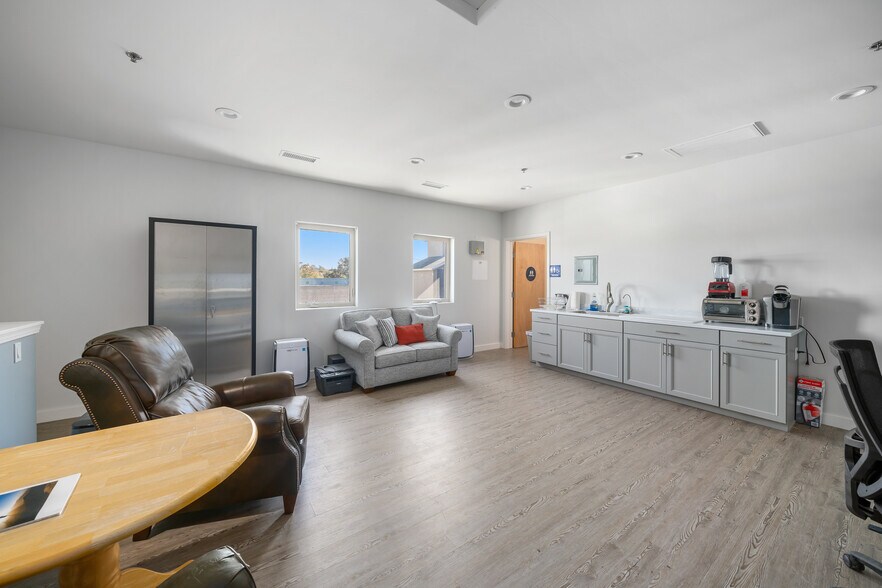 More Photos Of 1400 Railroad St, Paso Robles Office For Lease