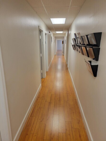 More Photos Of 4627 Arnold Ave, Naples Light Manufacturing For Lease