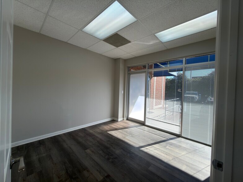 More Photos Of 1030 Oakland Ave, Rock Hill Office For Lease