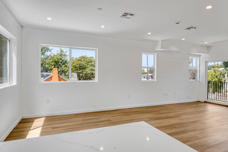 More Photos Of 10826 Hesby St, North Hollywood Apartments For Sale