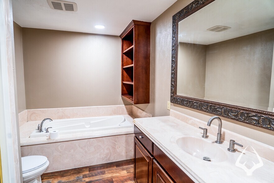 More Photos Of 205 N Wheeler Rd, Colmesneil Office For Sale
