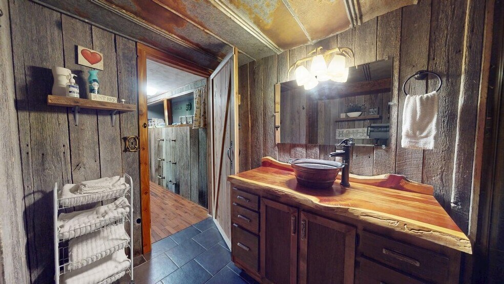 More Photos Of 8045 Sarah Thomas Rd, Silver Point Specialty For Sale