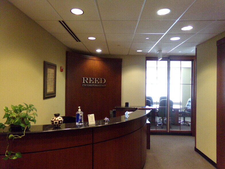 More Photos Of 19440 Golf Vista Plz, Lansdowne Medical For Lease