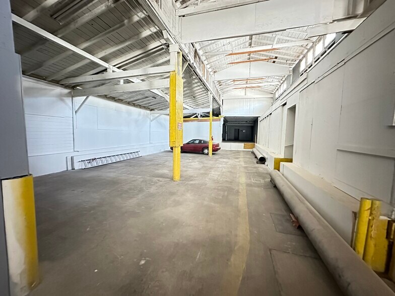 More Photos Of 323 S Fir St, Medford Warehouse For Sale