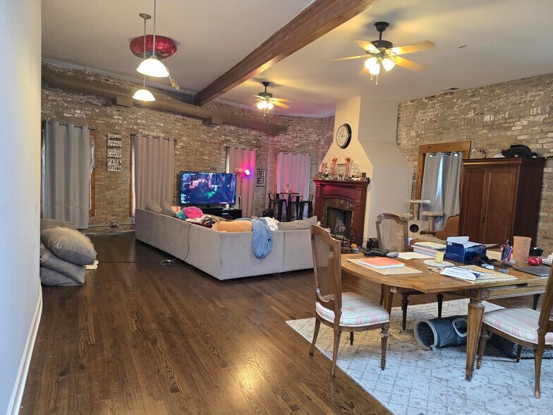 More Photos Of 4263 Lincoln Ave, Chicago Restaurant For Sale