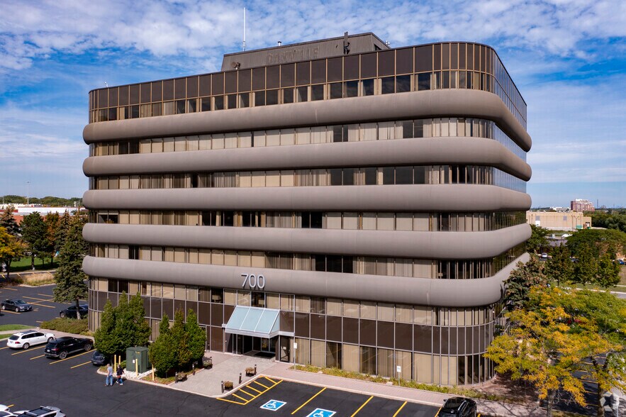 More Photos Of 700 Dorval Dr, Oakville Unknown For Lease