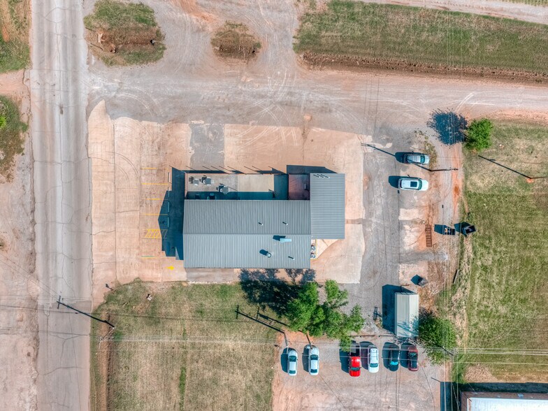 More Photos Of 106 NW 4th St, Lindsay Specialty For Sale