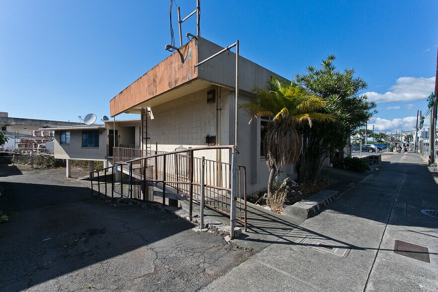 More Photos Of 1021 N King St, Honolulu Storefront For Sale