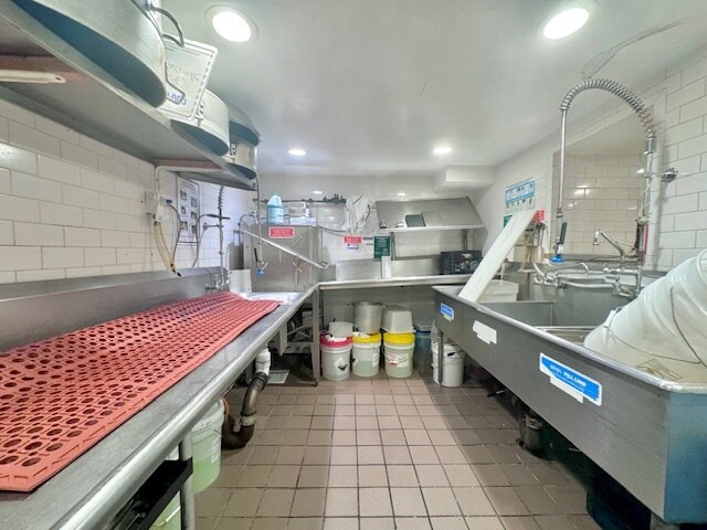 More Photos Of 1627 Beacon St, Brookline Storefront For Lease