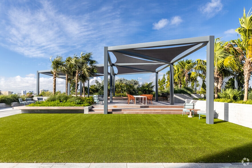 More Photos Of 545 NW 26th St, Miami Office For Lease