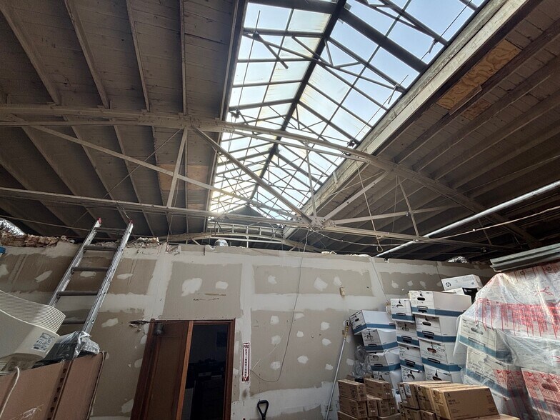 More Photos Of 1140 W Washington Blvd, Chicago Warehouse For Sale