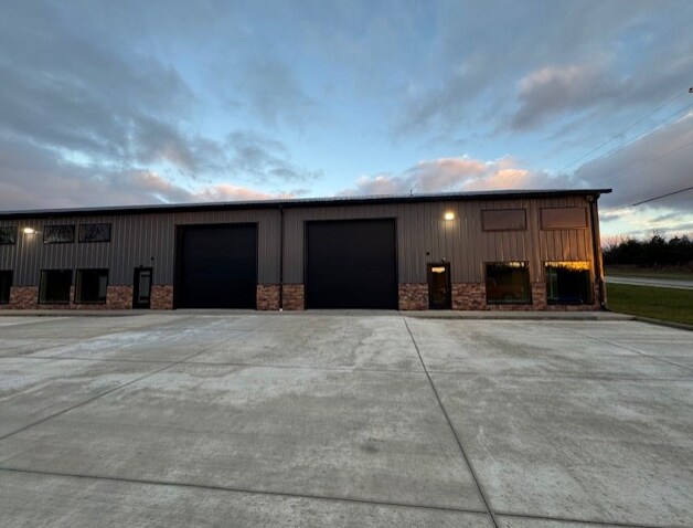 Primary Photo Of 1060 D W Griffith Ln, La Grange Warehouse For Lease