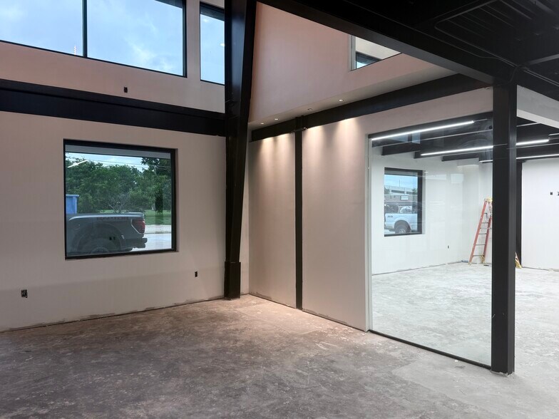 More Photos Of 410 E Church St, Lewisville Showroom For Sale